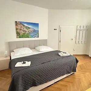 Datri Petite 1 - 3 Guest house